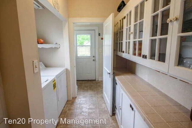 Building Photo - 3 br, 2 bath House - 2901 Peabody Ave