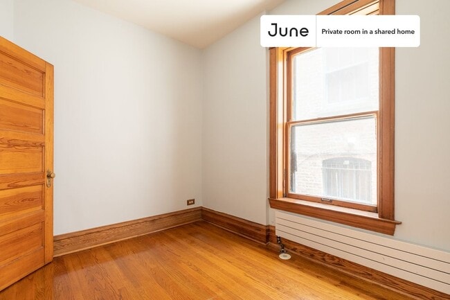 Building Photo - Private bedroom in 3 bed/1 bath Home