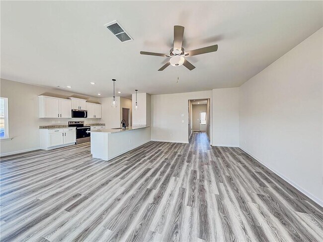 Foto del edificio - 700 Plant Rd