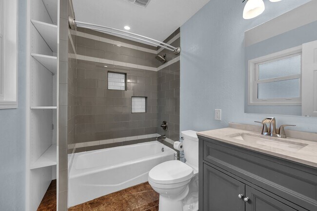 Foto del edificio - Northwest Fenced Yard One Story