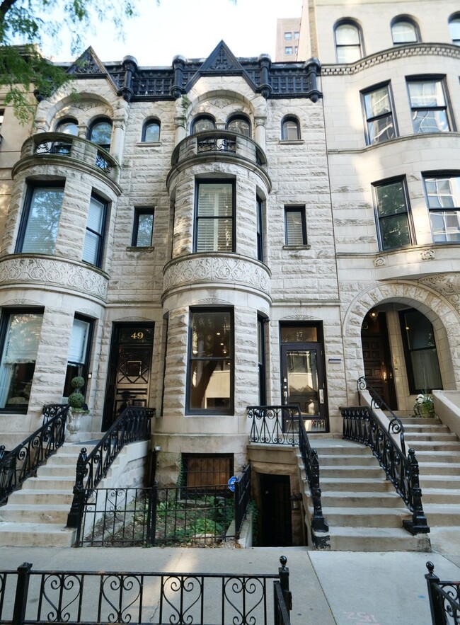 Building Photo - 47 E Bellevue Pl