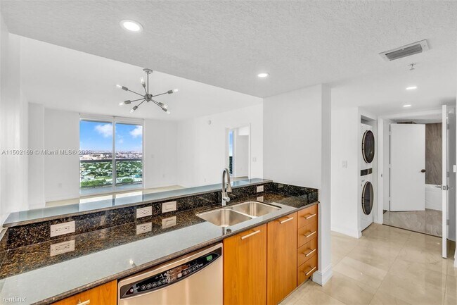 Building Photo - 1 br, 1 bath Condo - 1800 N Bayshore Dr Ap...