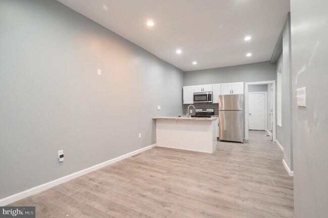 Building Photo - 2136 S 64th St
