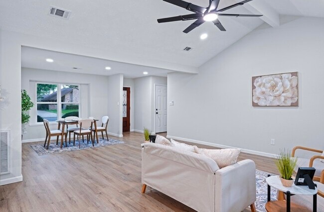 Building Photo - 13806 Wickersham Ln