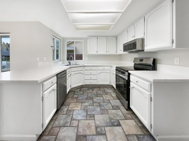 Building Photo - 1172 Willow Creek Dr