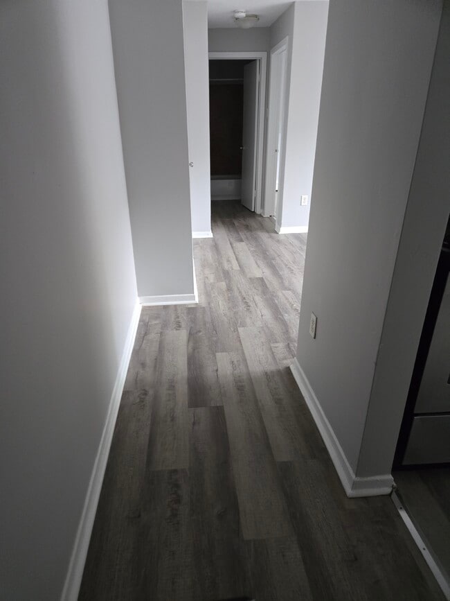 Building Photo - Comfortable 1-Bedroom Apartment – Heat & Hot Water Included! *PET Friendly*