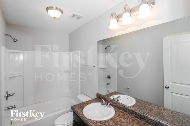 Building Photo - 555 Westridge Cir