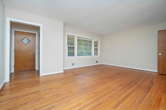 Building Photo - 3 bdrm, 2 bath home near Emory and the CDC