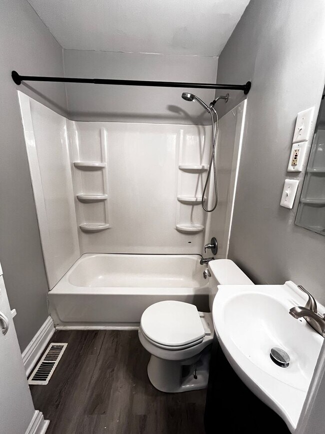 Foto del edificio - Recently Renovated 3-Bedroom Home