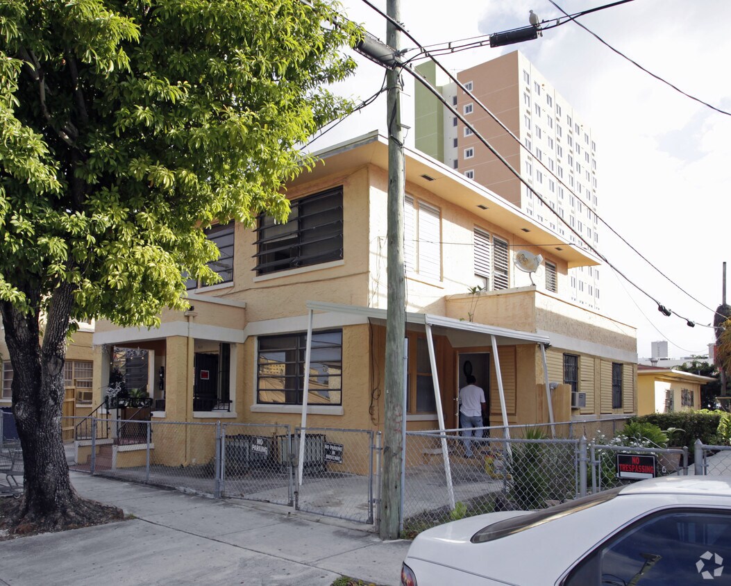 Building Photo - 115 SW 11th Ave