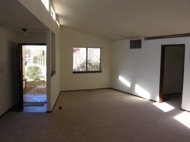 Foto del edificio - 9405 Tasco Dr NE