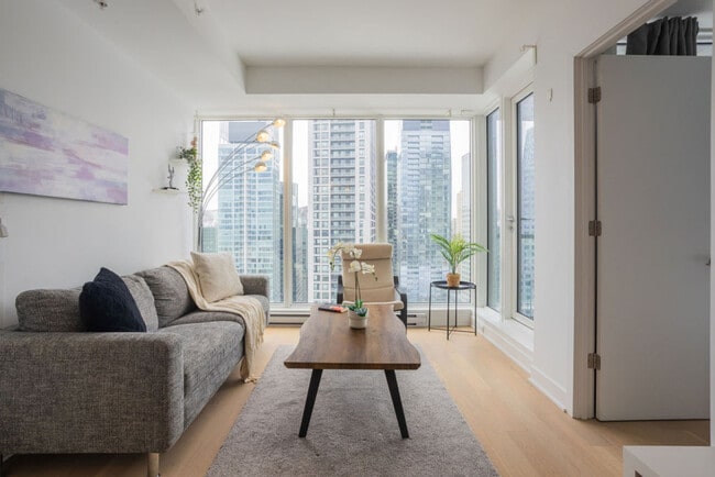 Building Photo - 1288 Rue Saint-Antoine O