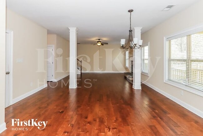 Building Photo - 107 Village Park Dr