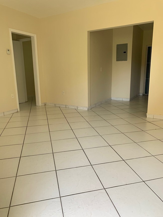 Foto del edificio - 1321 NW 4th St