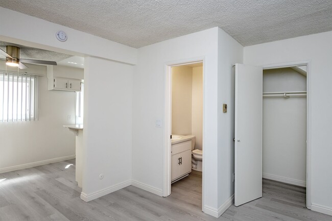 Interior Photo - pal216