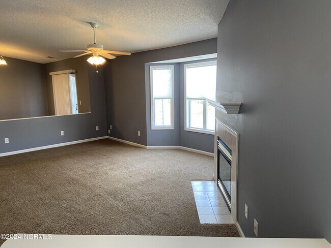 Building Photo - 4120 Breezewood Dr