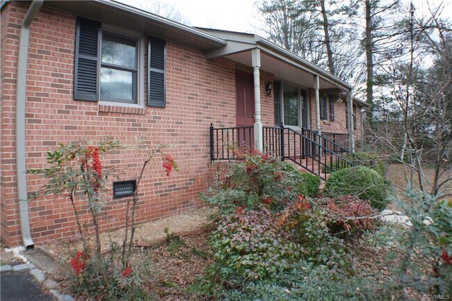 Building Photo - 12860 Cedar Cir