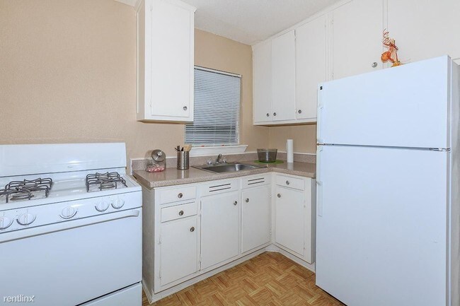 Building Photo - 7315 Southway Dr