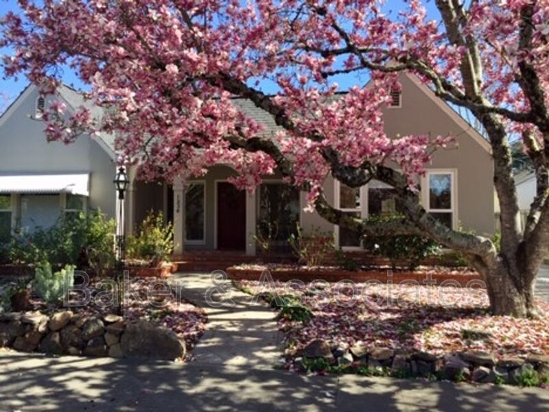 Foto principal - 1234 St Helena Ave