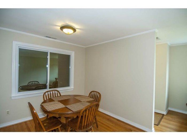 Foto del edificio - 5040 Walker St