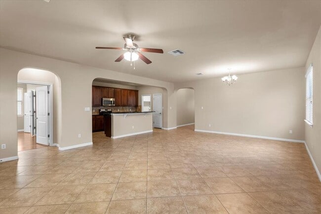 Foto del edificio - 2041 Livonia Dr