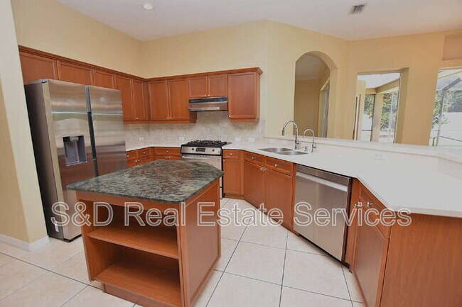 Foto del edificio - 3203 Highlands Lakeview Cir