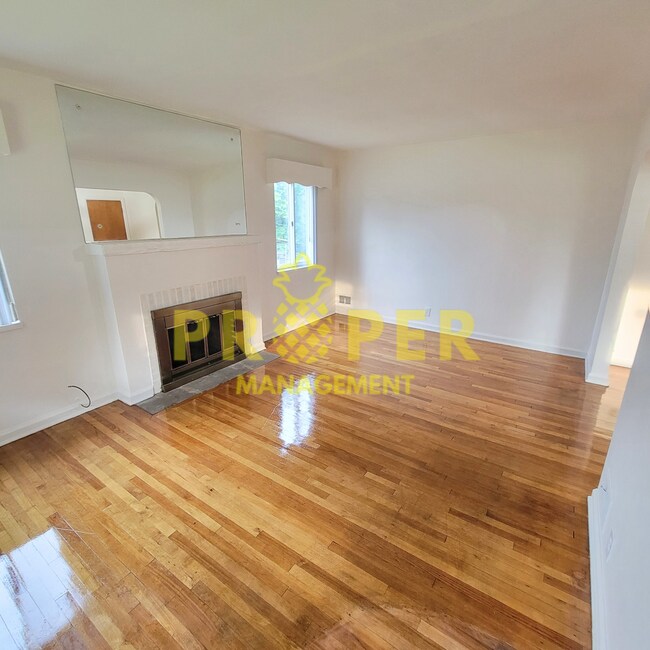 Building Photo - Amazing 3 Bed 1.5 Bath house with finished...
