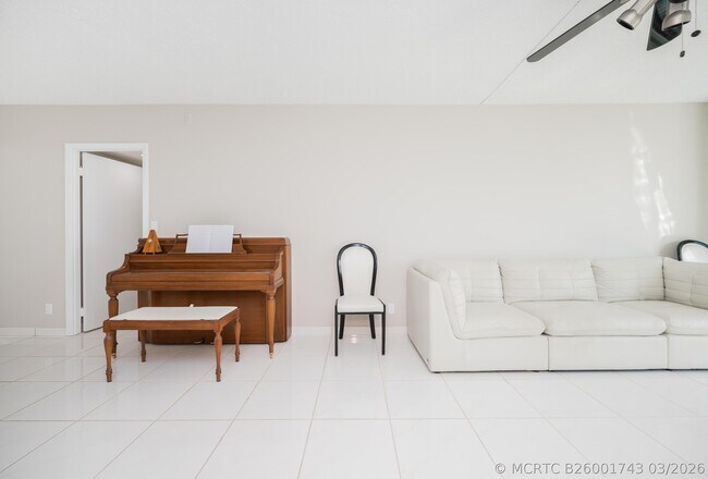 Foto del edificio - 20335 W Country Club Dr