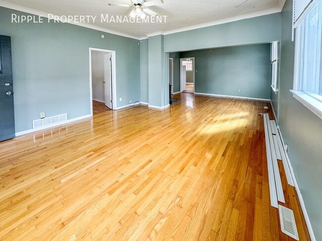 Building Photo - Fantastic 3 Beds, 1 Baths Single- Family |...