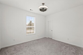 Building Photo - 4915 Sierra Ridge Dr