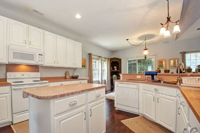 Building Photo - 9920 Eden Hall Ct