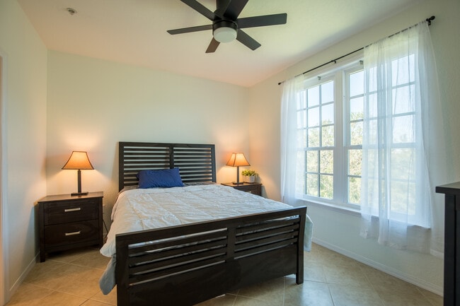 Building Photo - 4106 Central Sarasota Pky