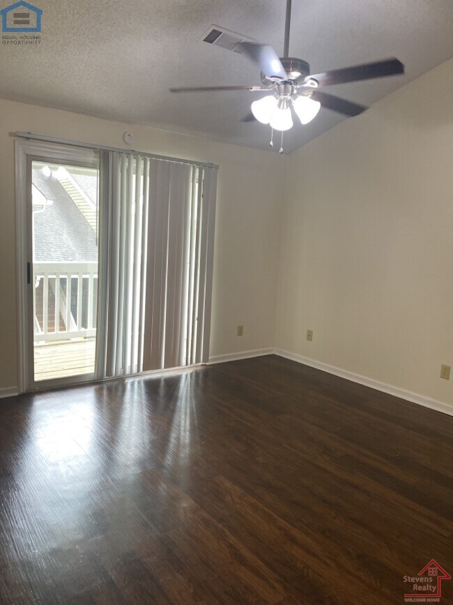Building Photo - 430 Oriole Dr