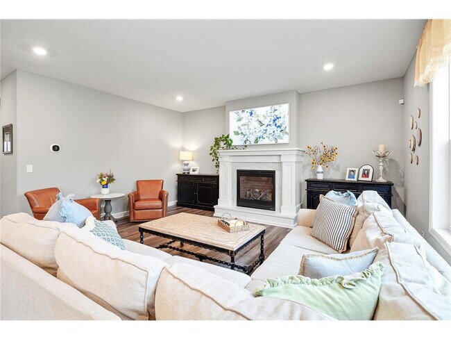 Building Photo - Better than New 4 Bed Home in Inver Grove ...