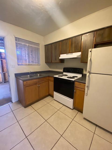 Foto del edificio - FOR RENT