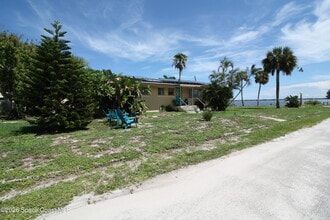 Building Photo - 2910 Riverview Dr
