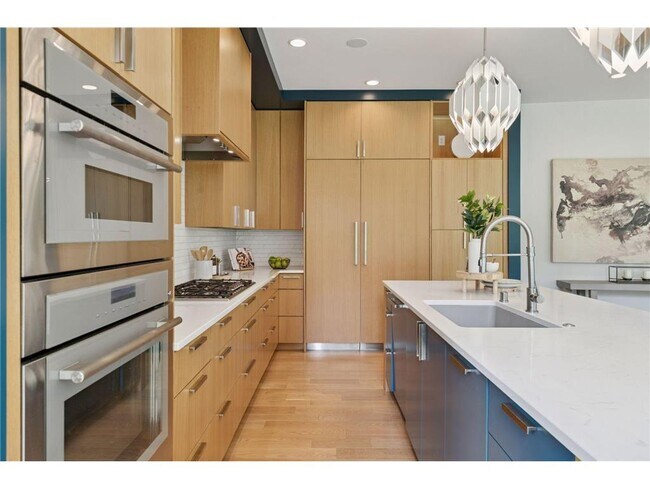 Foto del edificio - 1726 Kenwood Pkwy