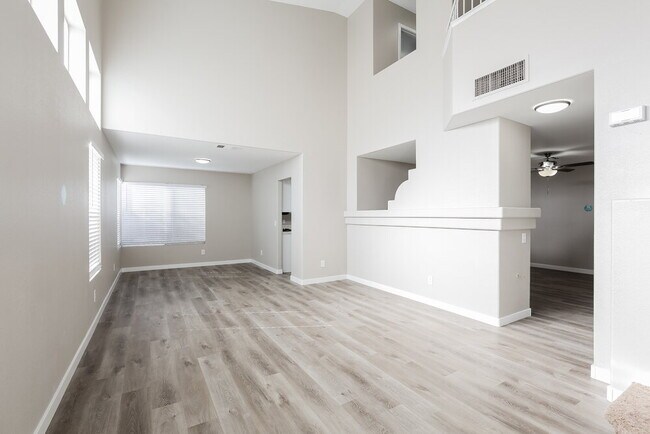 Building Photo - 1717 Sierra Valley Way