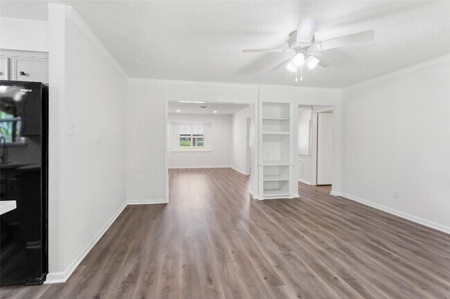 Foto del edificio - 2703 Shakespeare St