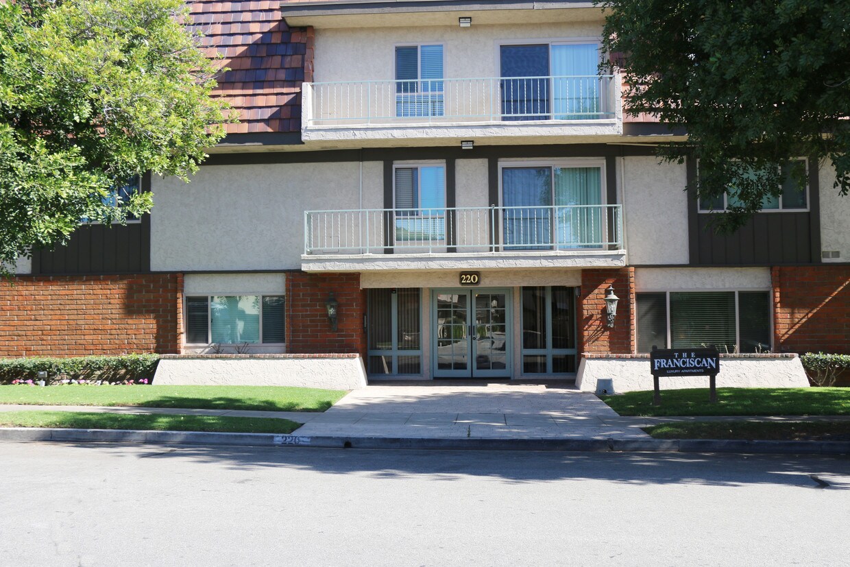 Building Front - 220 St Francis St