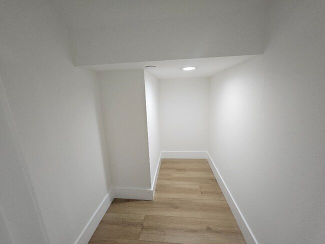 Building Photo - 1624 W 205th St