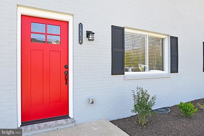 Building Photo - 16434 Combs Dr