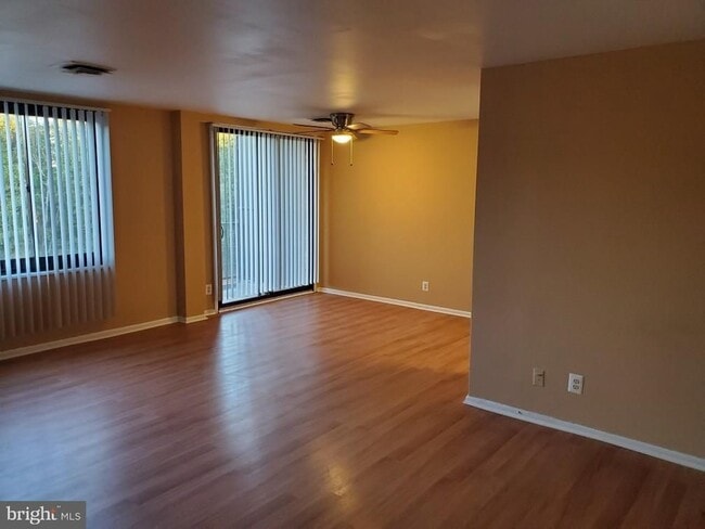 Foto del edificio - 3450 Toledo Terrace