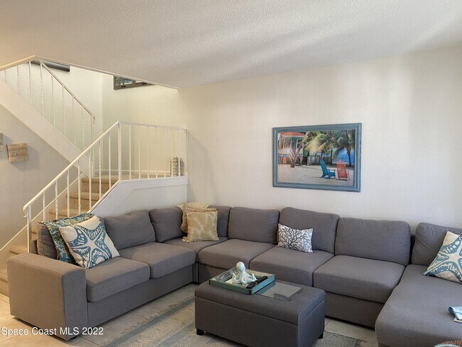 Foto del edificio - 221 Emerald Dr N