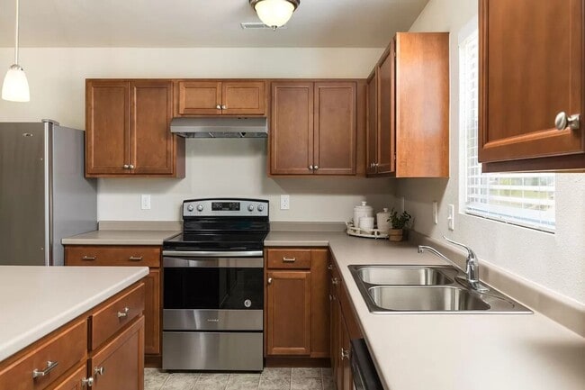 Foto del edificio - Large Newer Colonial for Lease in Fowlerville Schools