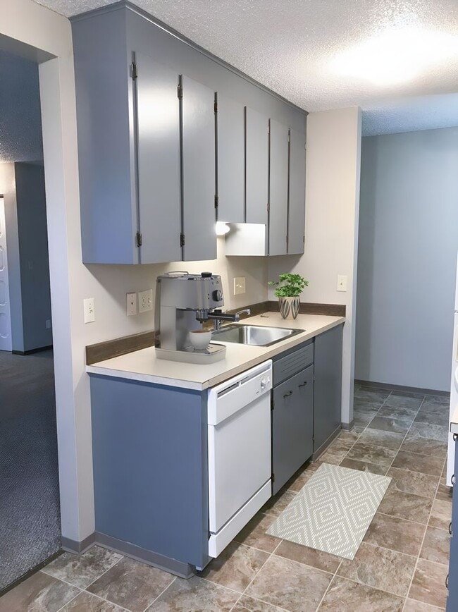 Building Photo - The “Everything’s Nearby” Apartment!