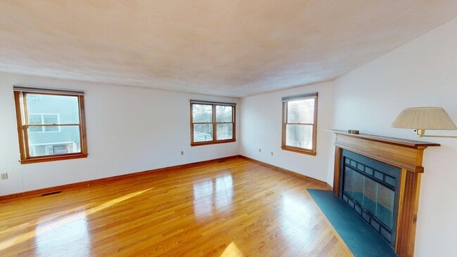 Building Photo - 95 Pleasant St