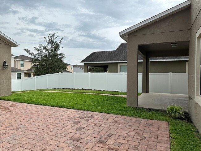 Foto del edificio - 15168 Evergreen Oak Loop
