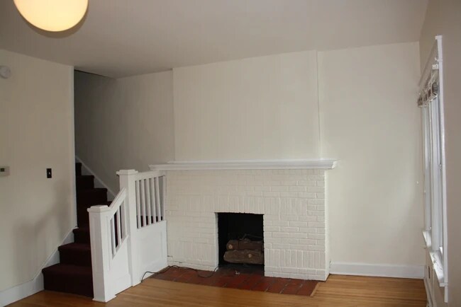 Foto del edificio - 703 S Woodlawn Ave