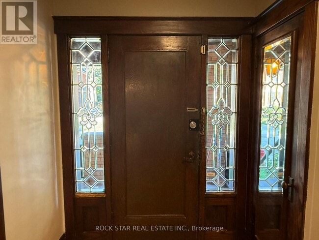 Building Photo - 203 Fairleigh Ave S